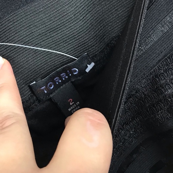 Torrid Black Ribbon Striped Tulle Skirt Size 2 NEW - Picture 6 of 8